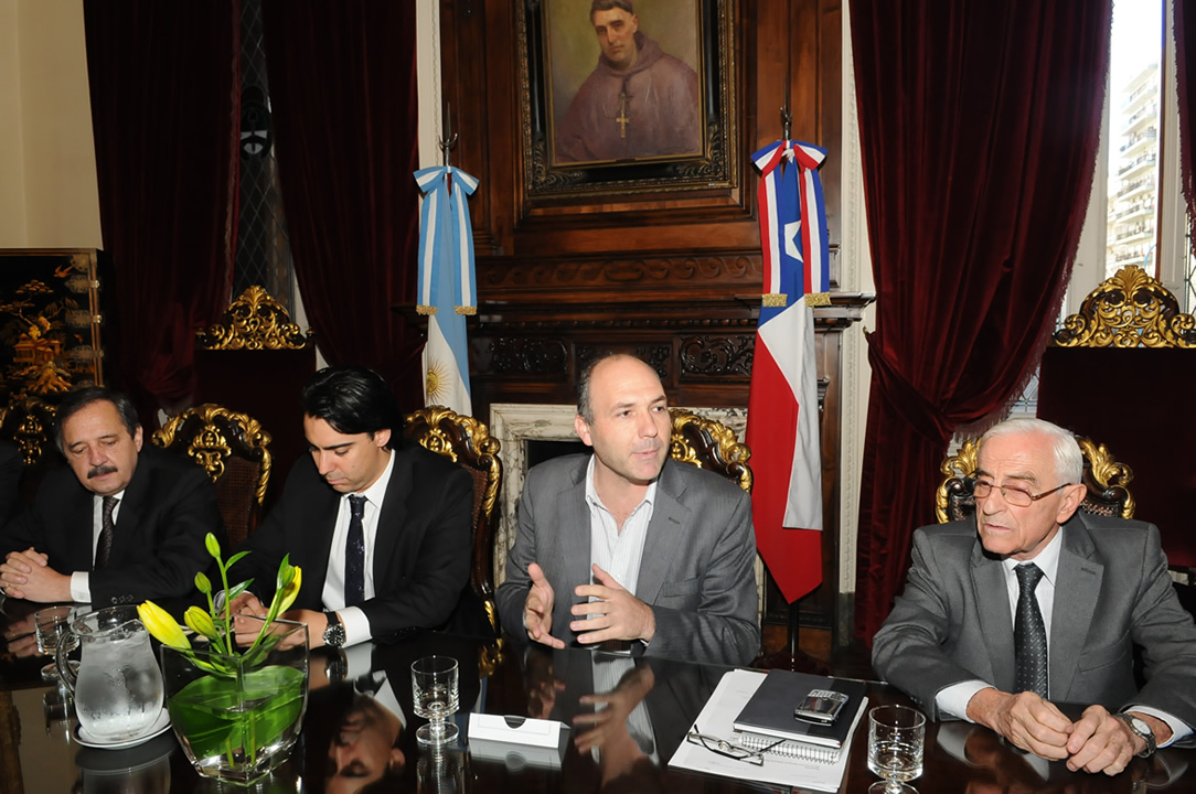 Carlos Ominami en el marco de las sesiones anuales en el Observatorio Malvinas