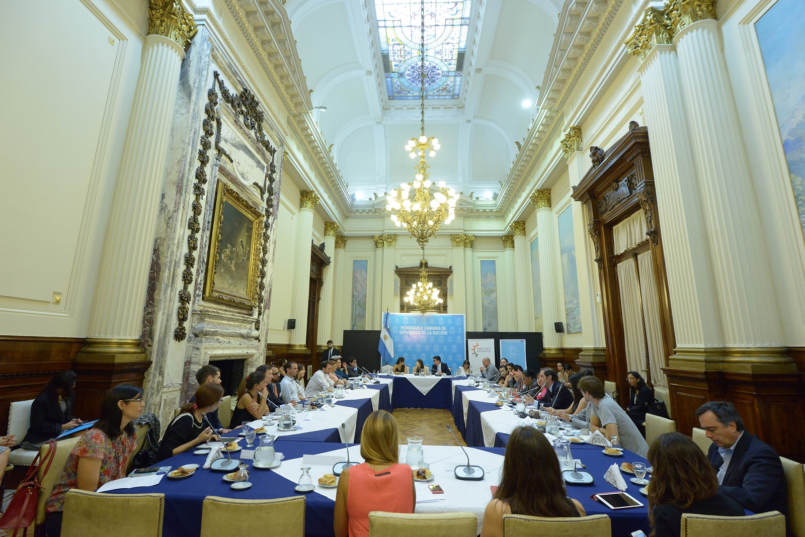 Debate sobre las “Oportunidades y Desafíos para un Parlamento Abierto”