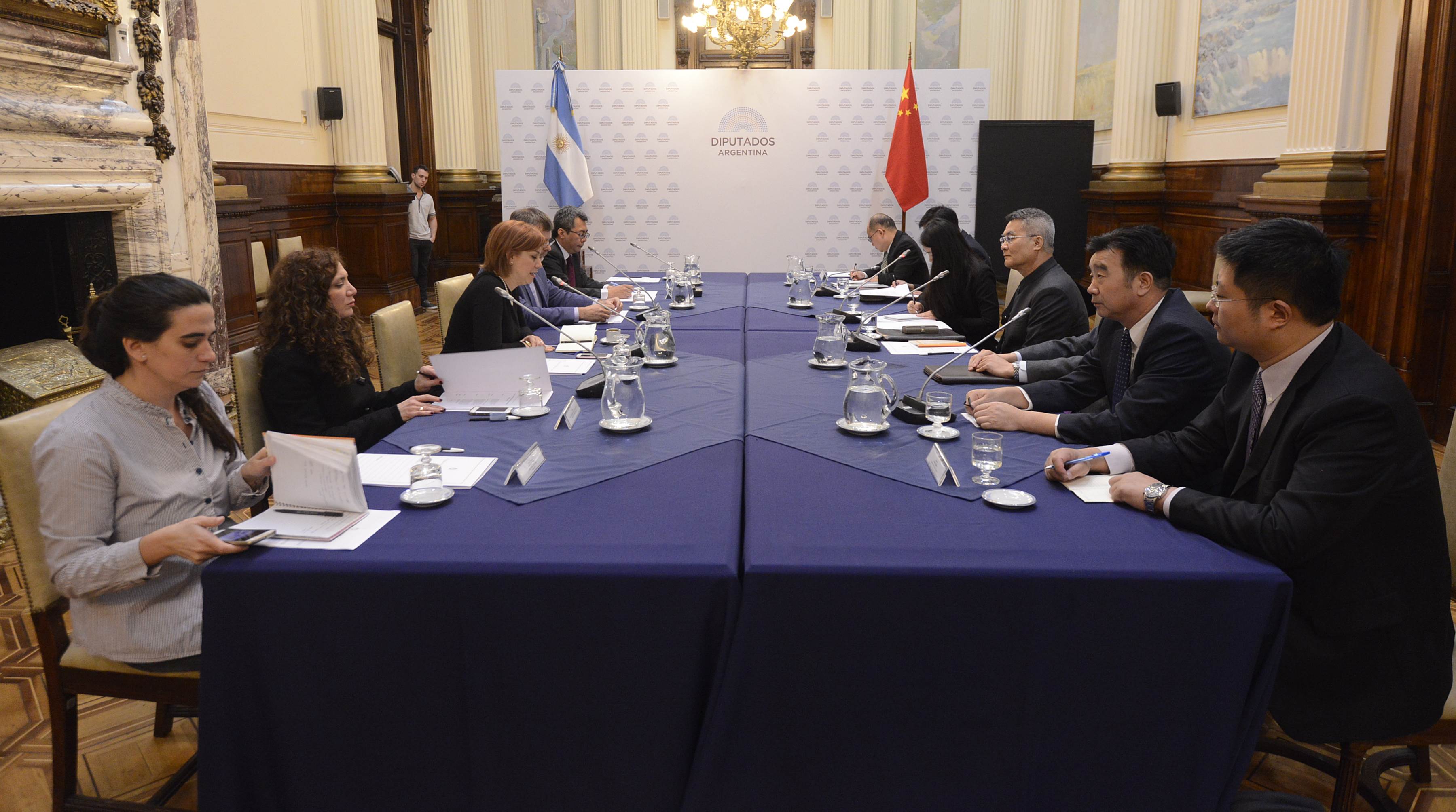 Reunión con integrantes de la Oficina de Enlace del Gobierno Chino en Hong Kong