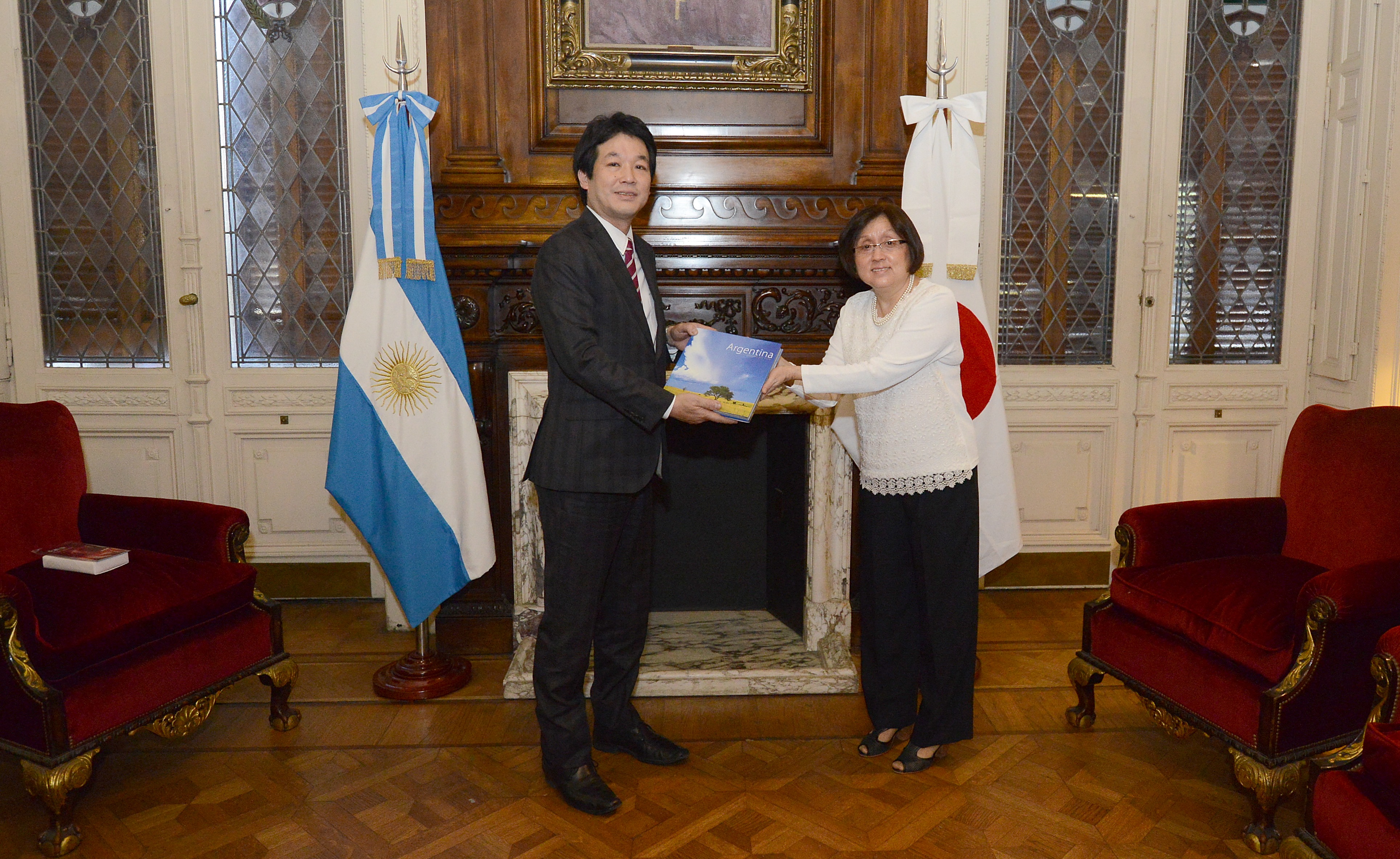 Visita de una delegación de Japón a la HCDN