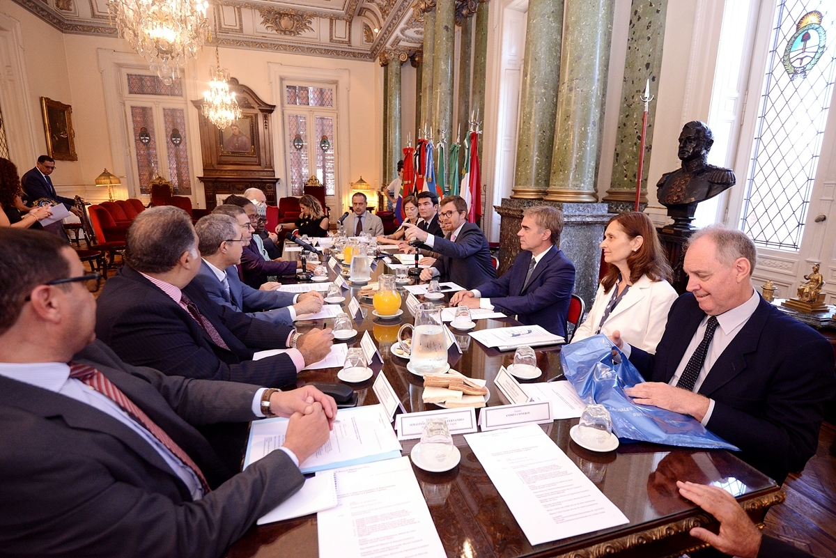 Visita de los Embajadores de los países africanos en nuestro país a la HCDN