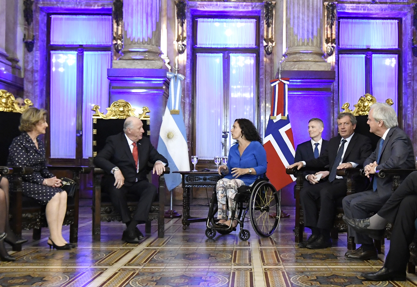 Los Reyes de Noruega visitaron el Congreso y fueron recibidos por Michetti y Monzó