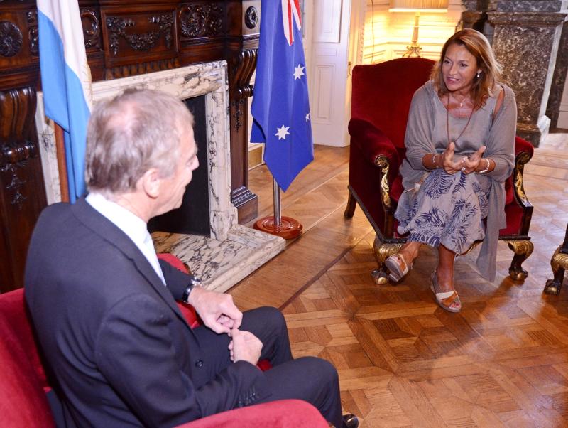 S.E. Noel Campbell, junto a un empresario australiano, fueron recibidos por la Diputada Nacional Marcela Campagnoli