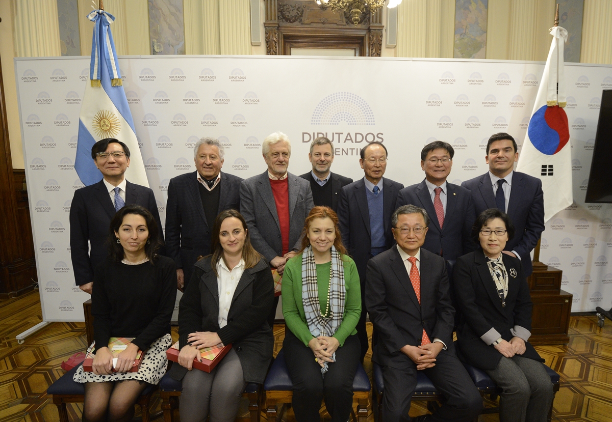 Visita de una delegación del parlamento surcoreano