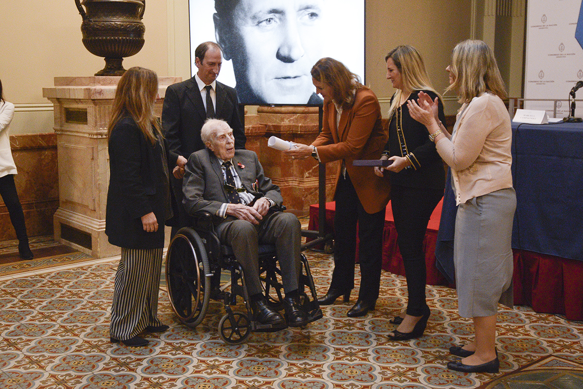 Se realizó un homenaje a voluntarios argentinos que combatieron en la Segunda Guerra Mundial