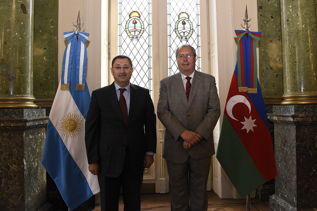 Visita de un funcionario de Azerbaiyán a la Honorable Cámara de Diputados