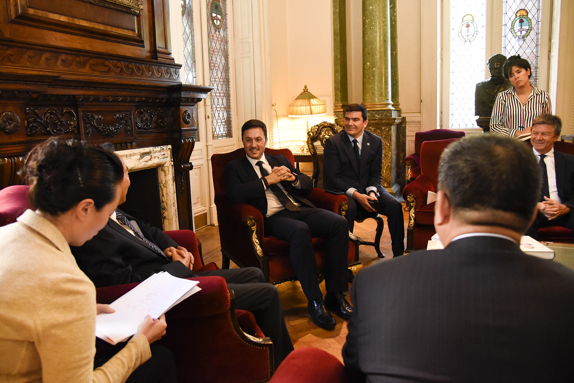 Se presentaron dos libros del Presidente de la República Popular China, Xi Jinping, traducidos al español