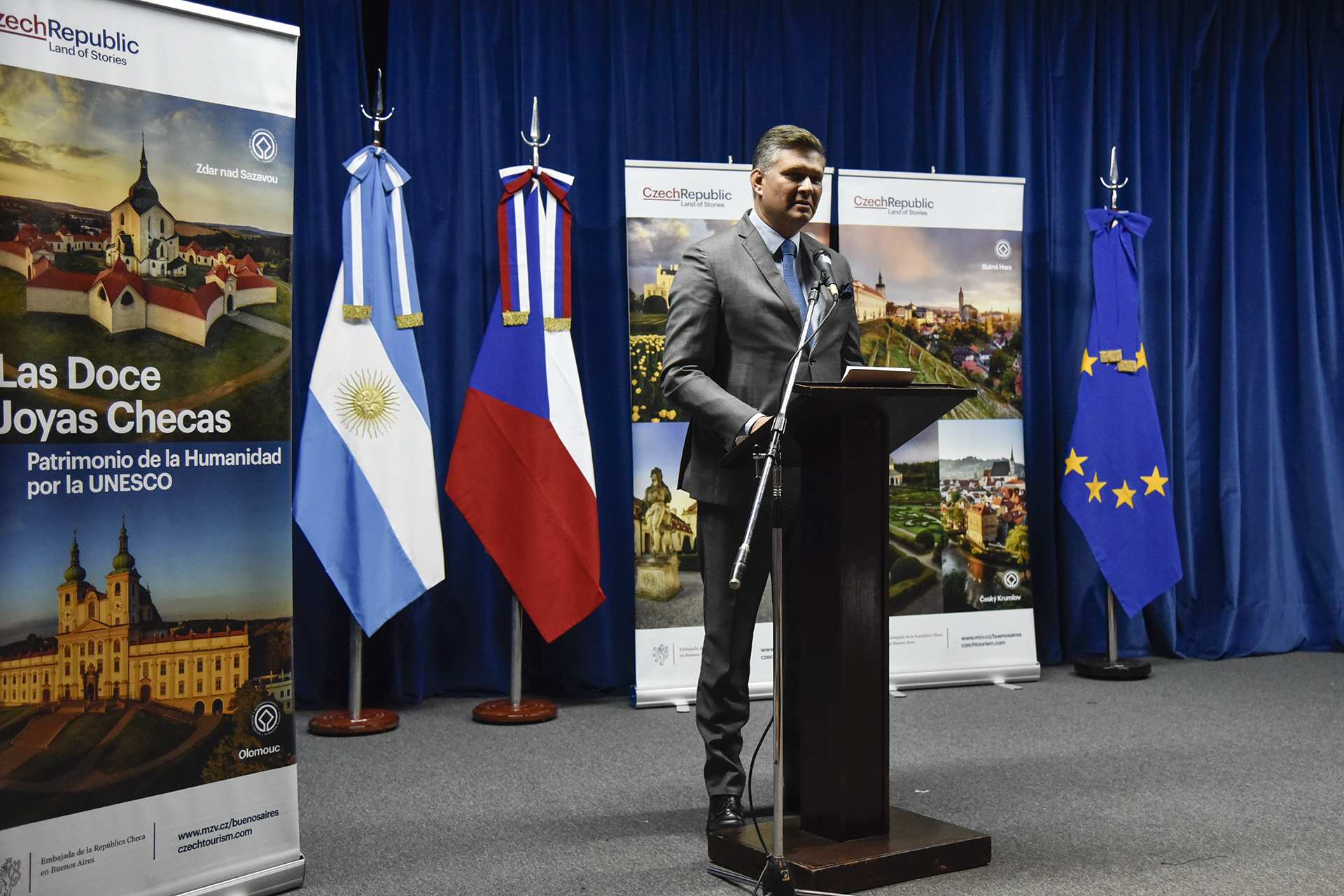 Inauguración de una muestra sobre patrimonio artístico y cultural de la República Checa