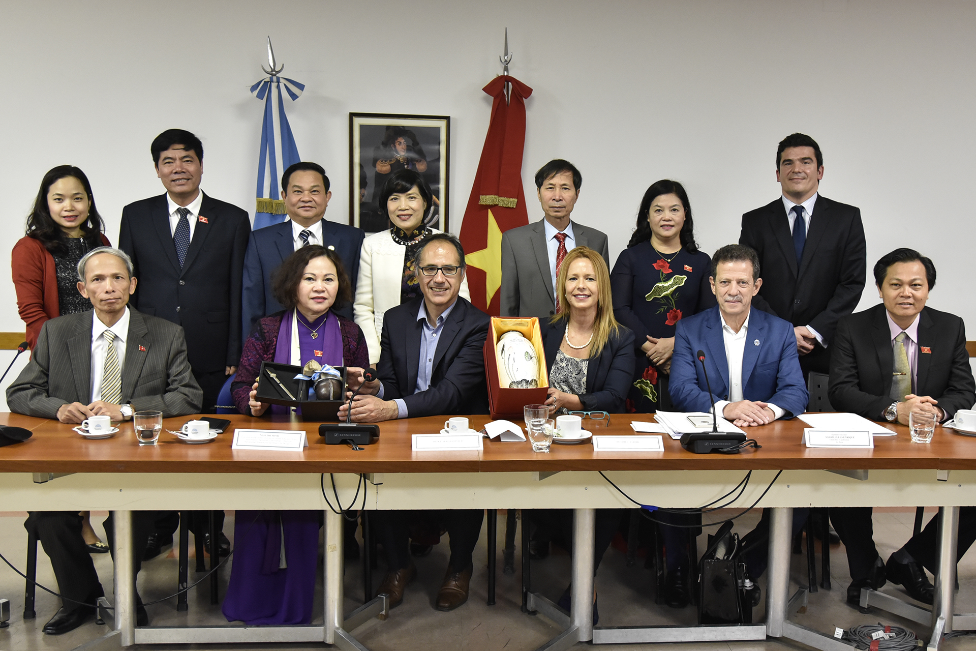 Una delegación de parlamentarios vietnamitas se reunió con sus pares argentinos