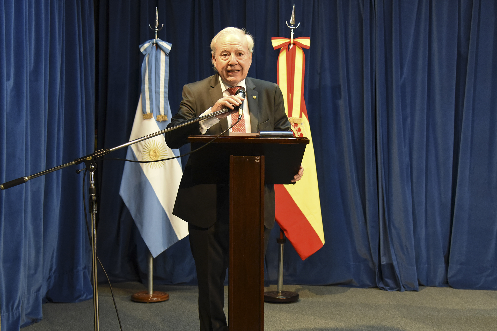 Diputados conmemoraron el 40° aniversario de la Constitución Nacional de España