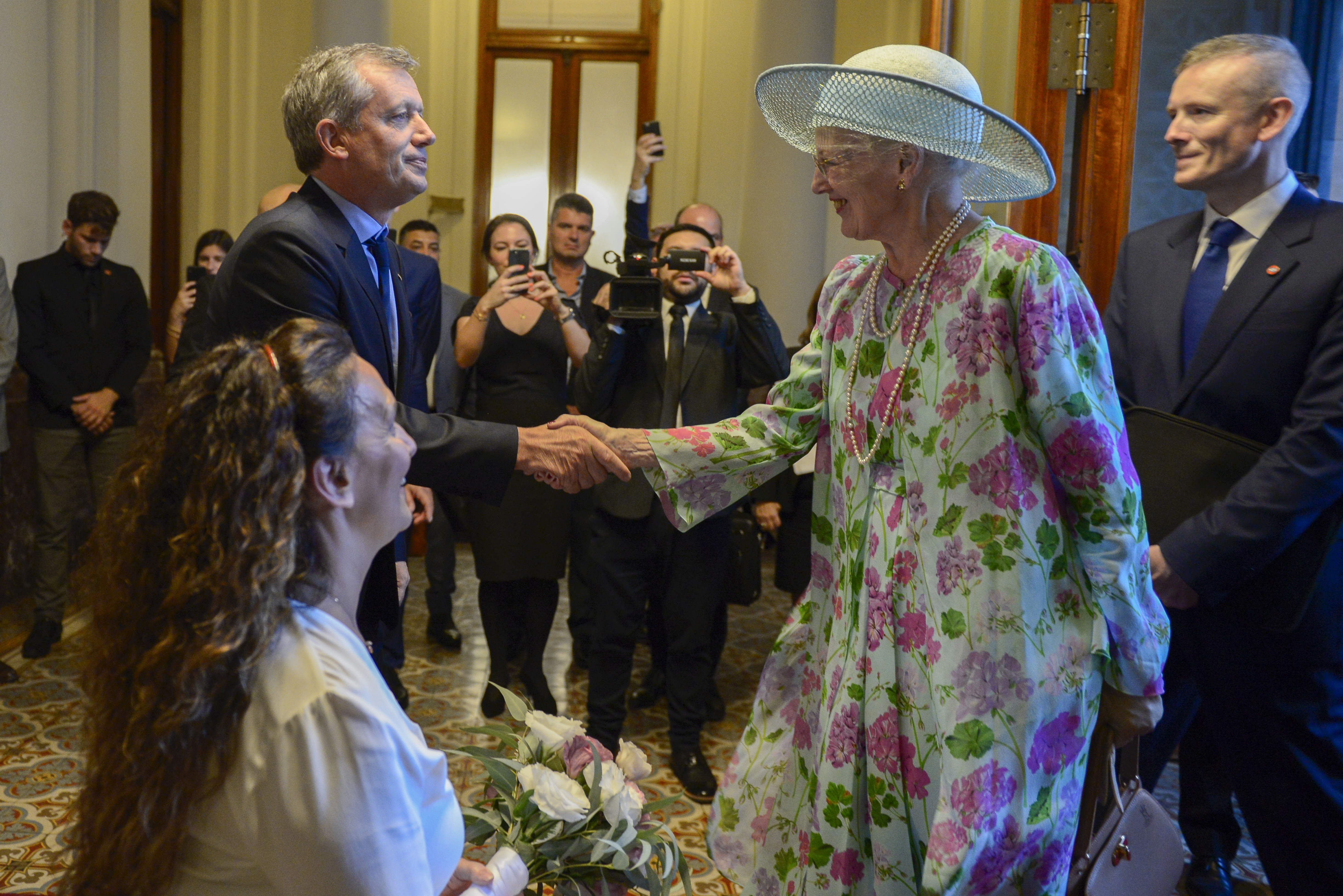 El Congreso recibió con honores a la Reina Margarita II de Dinamarca