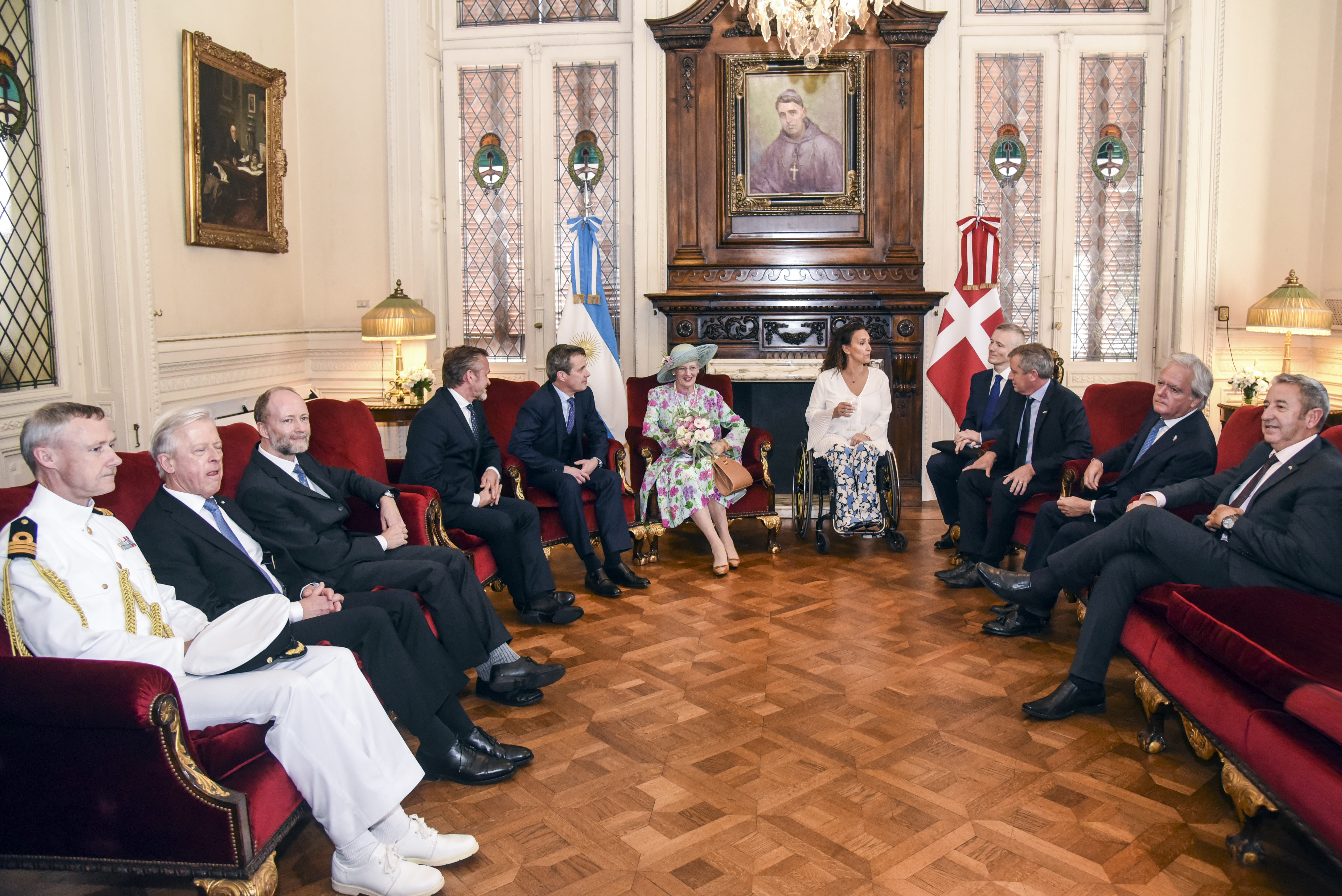 El Congreso recibió con honores a la Reina Margarita II de Dinamarca