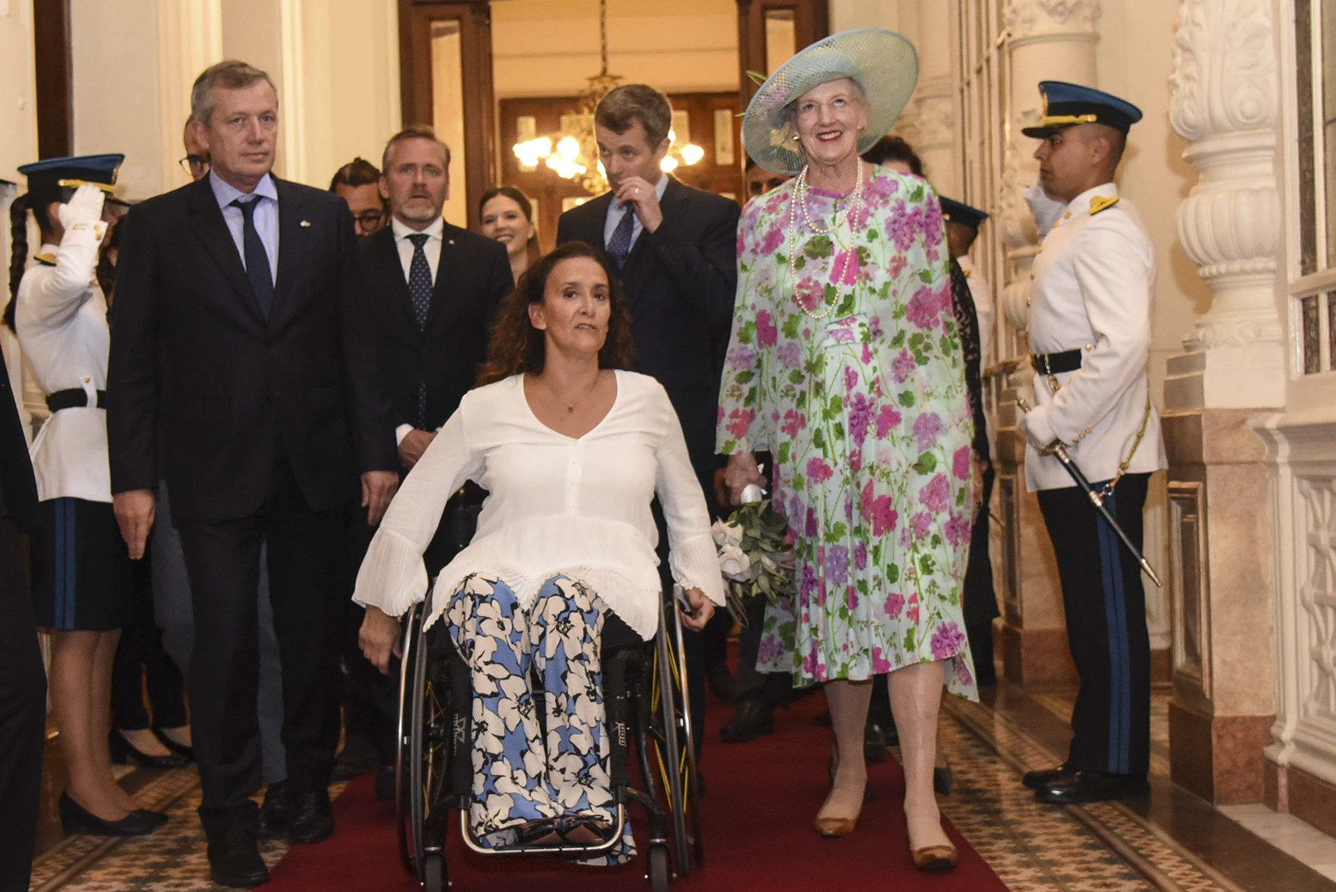 El Congreso recibió con honores a la Reina Margarita II de Dinamarca