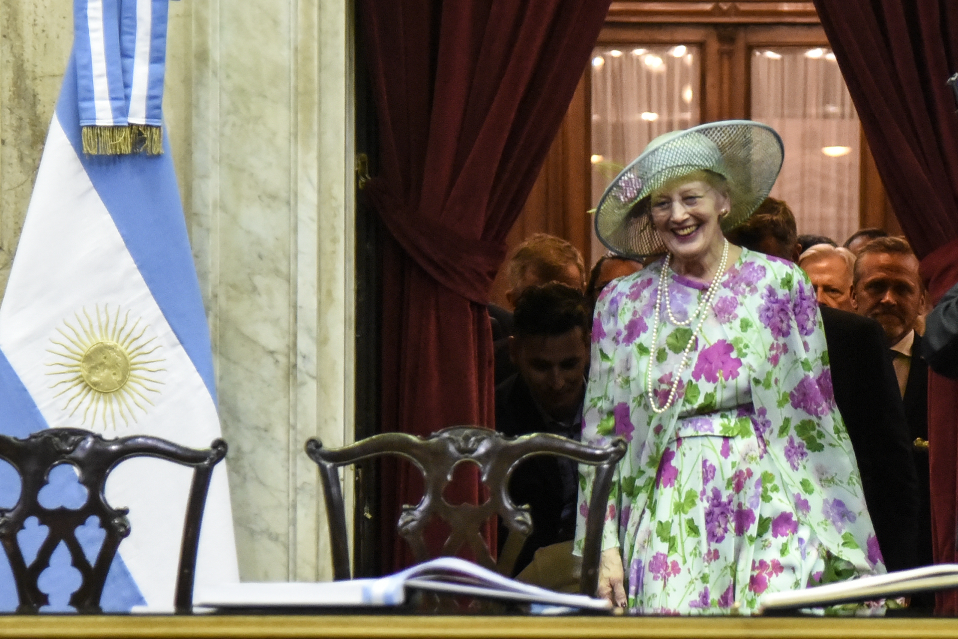 El Congreso recibió con honores a la Reina Margarita II de Dinamarca