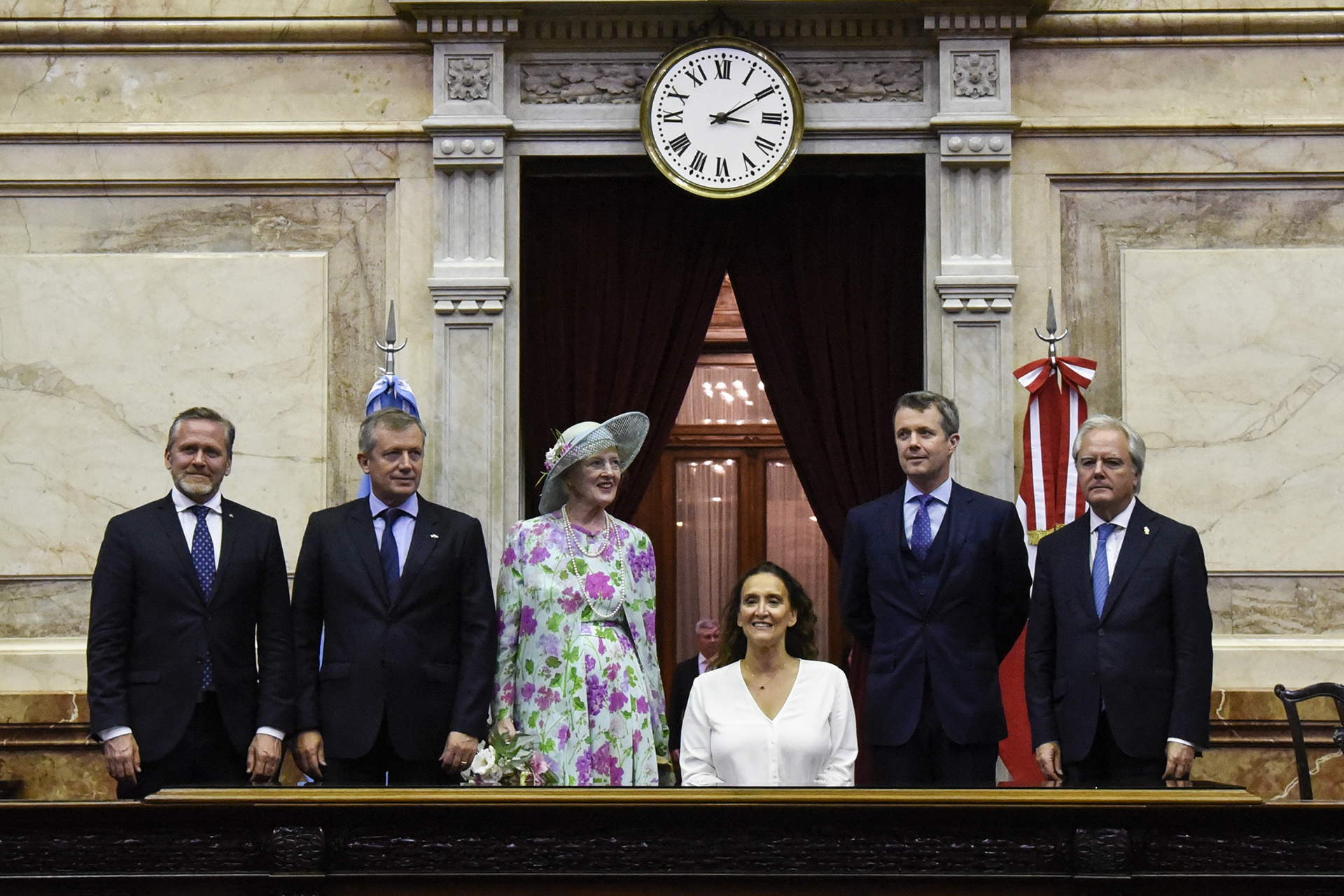 El Congreso recibió con honores a la Reina Margarita II de Dinamarca