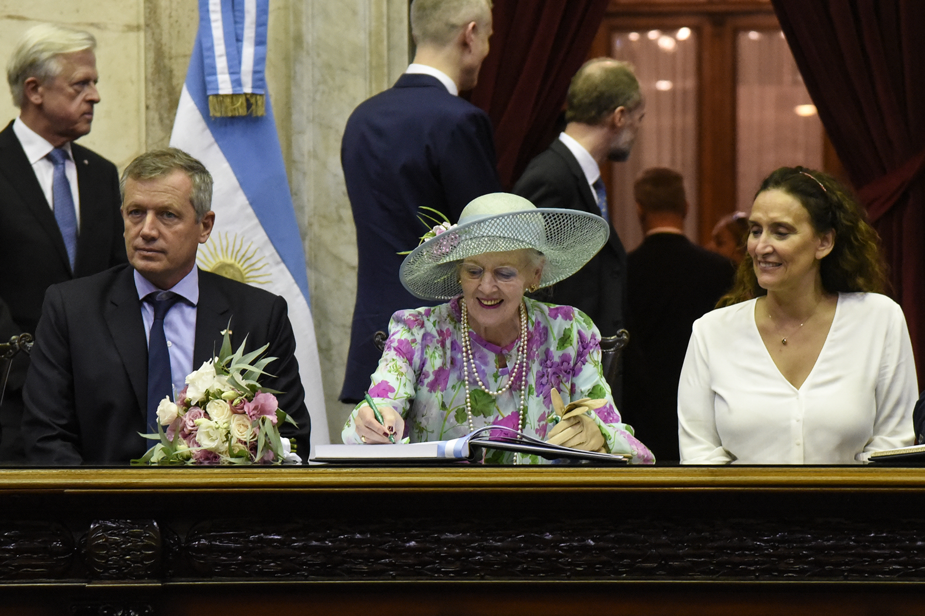 El Congreso recibió con honores a la Reina Margarita II de Dinamarca