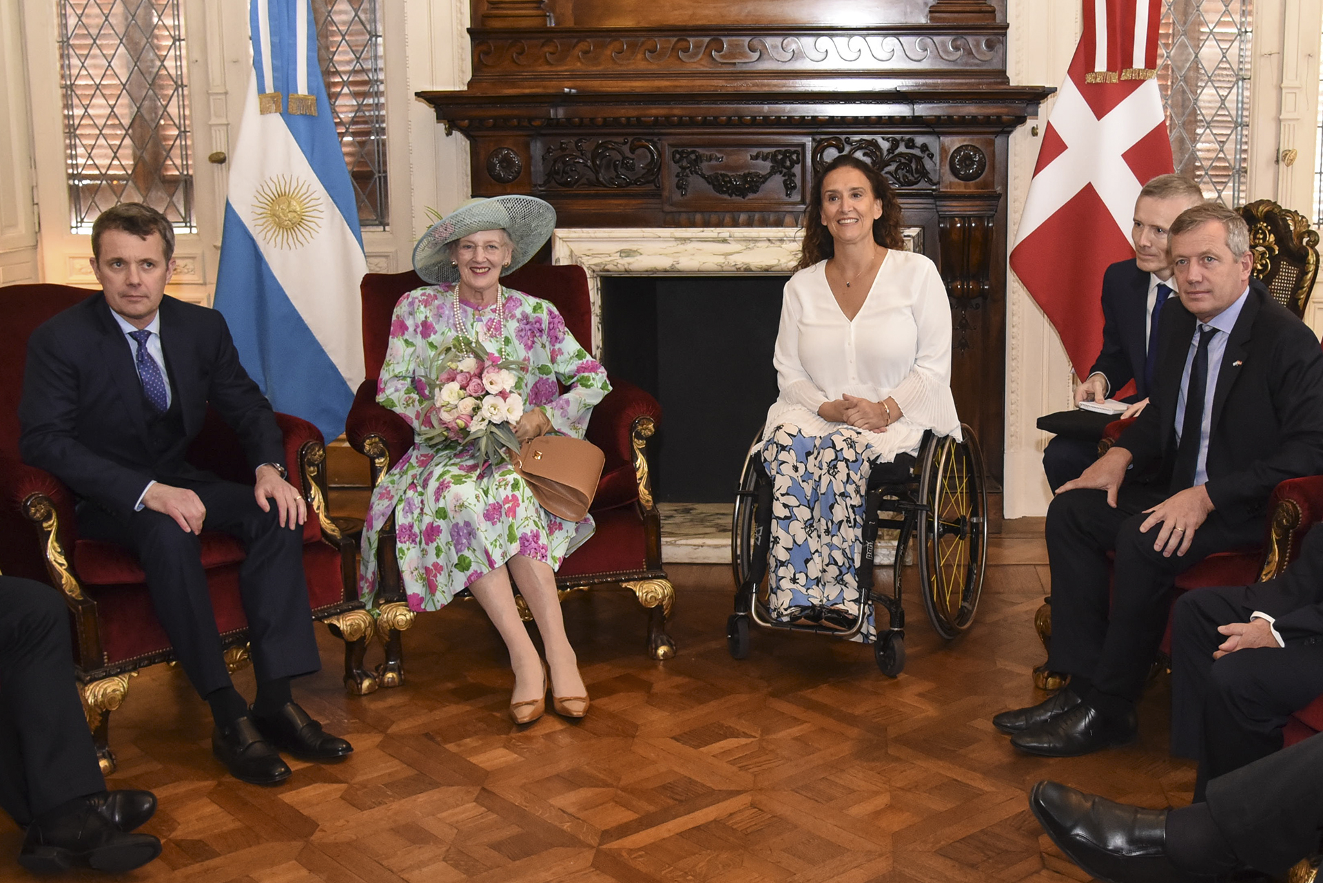 El Congreso recibió con honores a la Reina Margarita II de Dinamarca