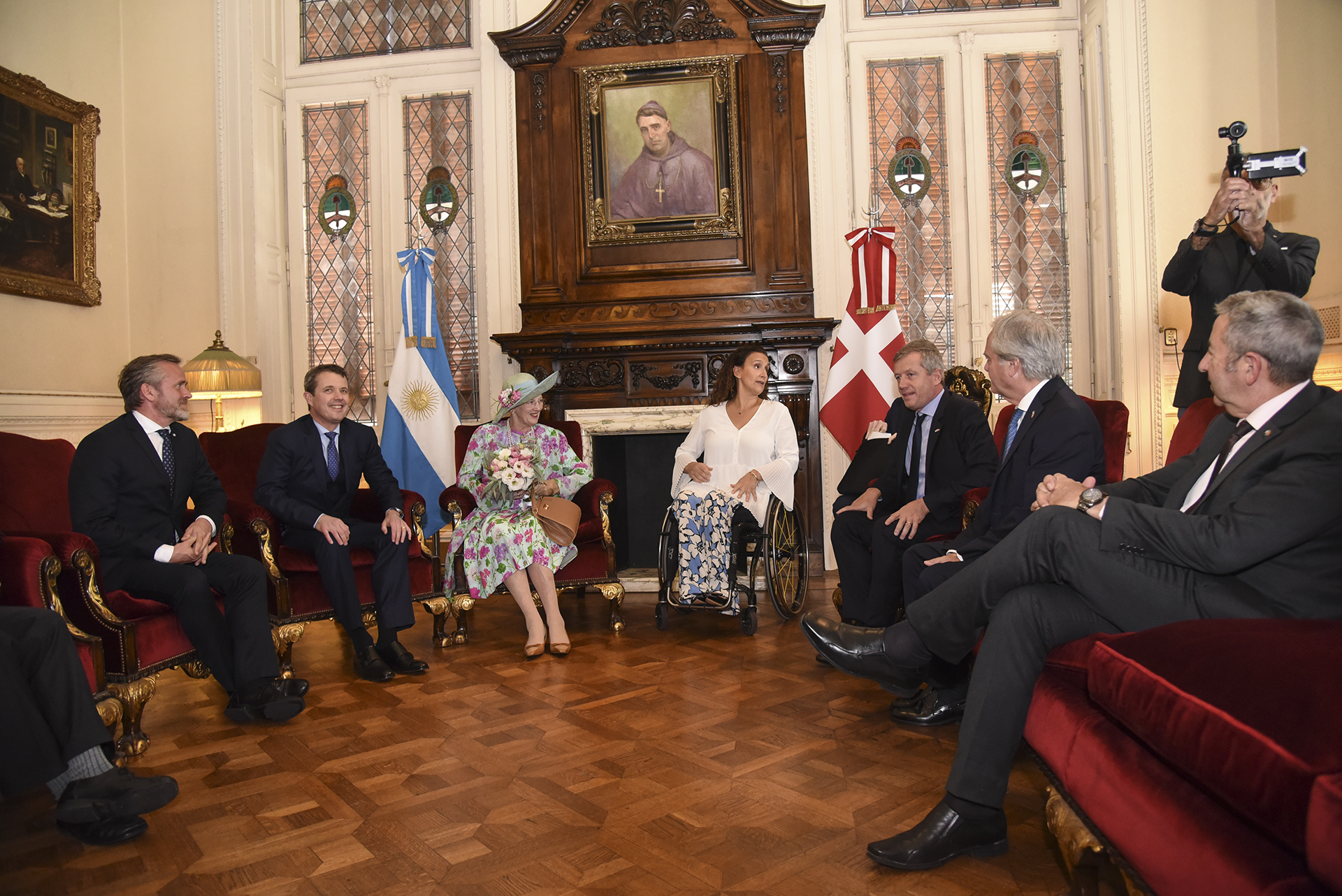 El Congreso recibió con honores a la Reina Margarita II de Dinamarca