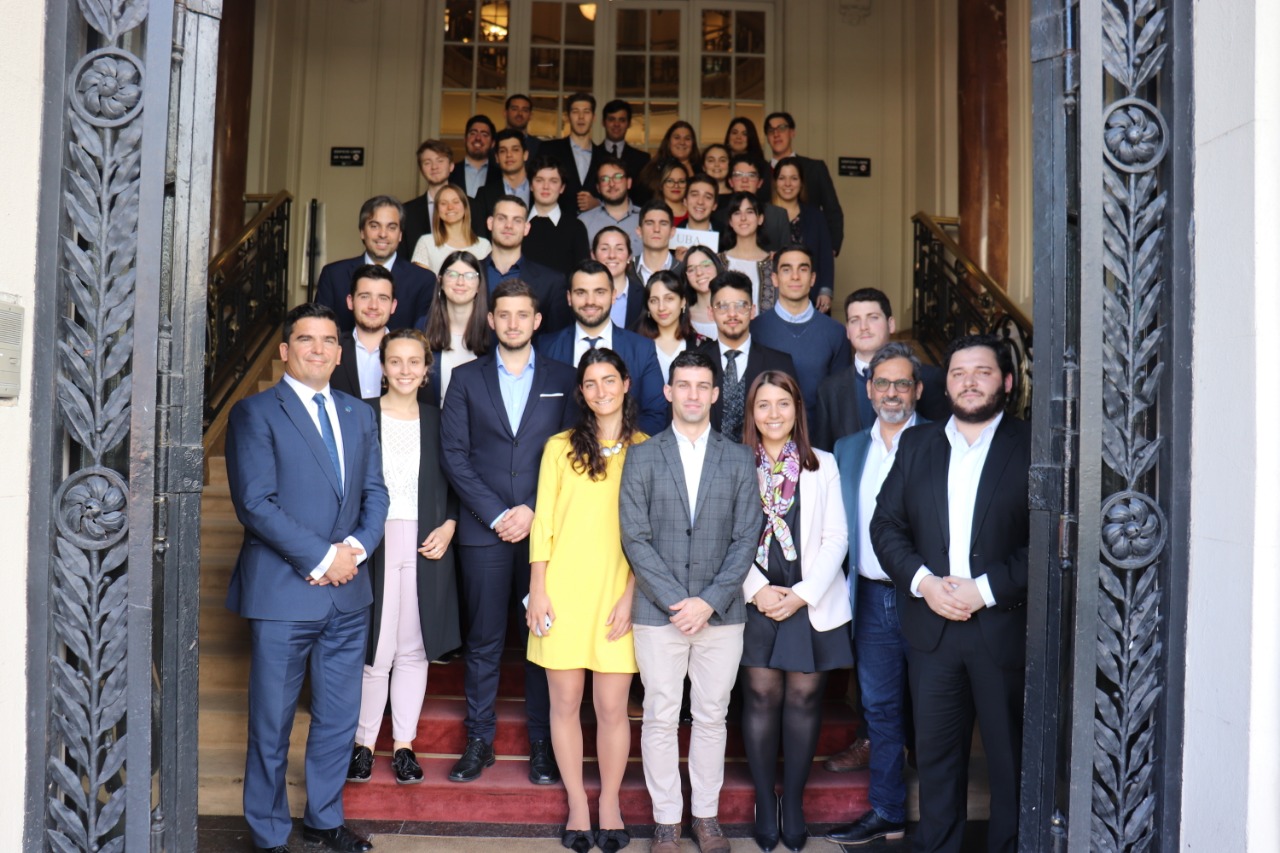 Diputados organizó un debate político entre estudiantes universitarios