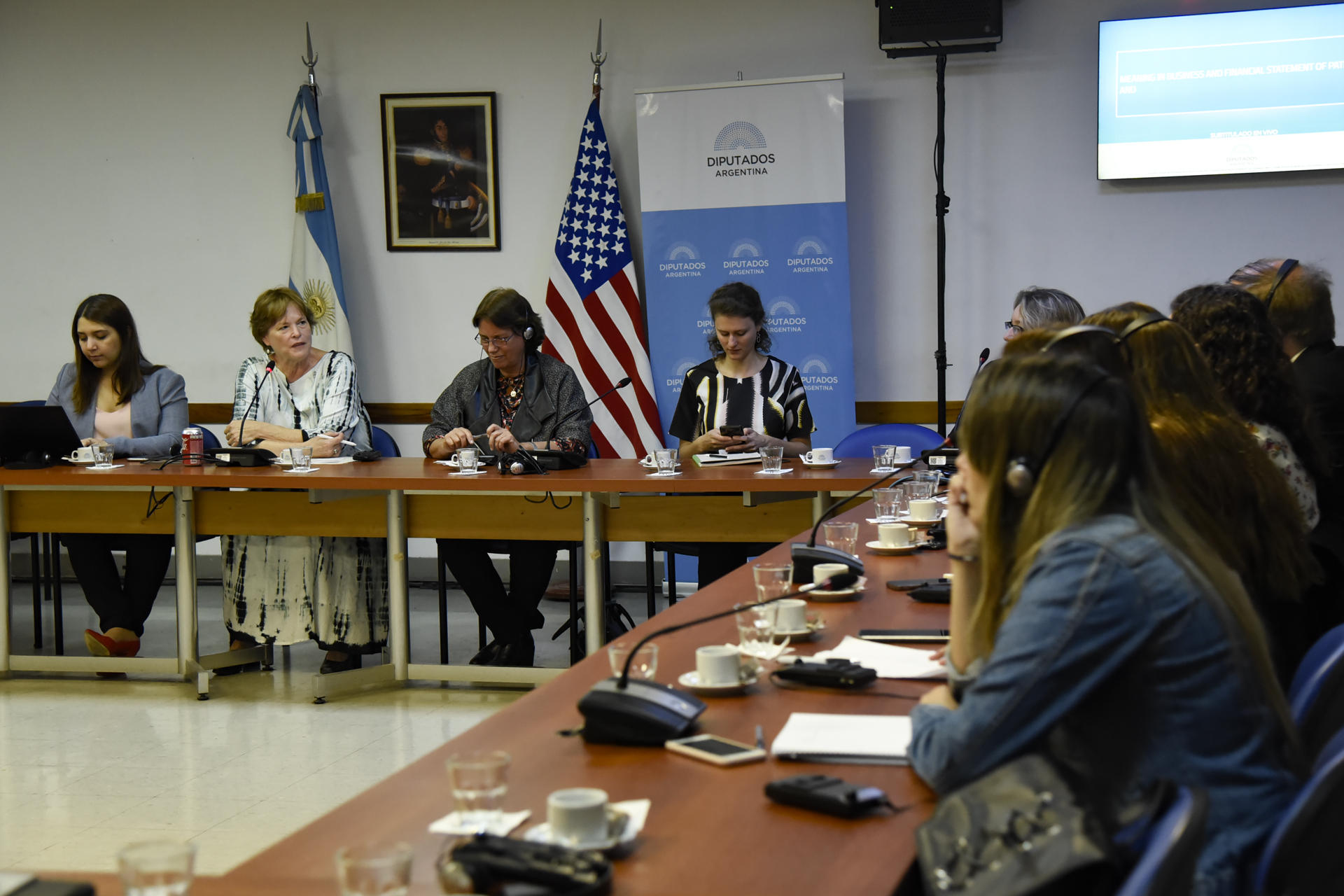 La HCDN dialogó con una referente estadounidense sobre los derechos de la mujer