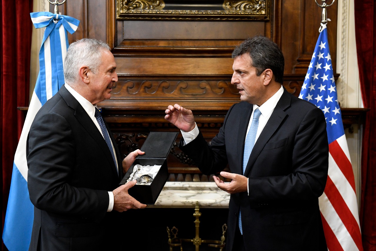 Massa recibió en el Congreso al embajador de los Estados Unidos, Marc Stanley