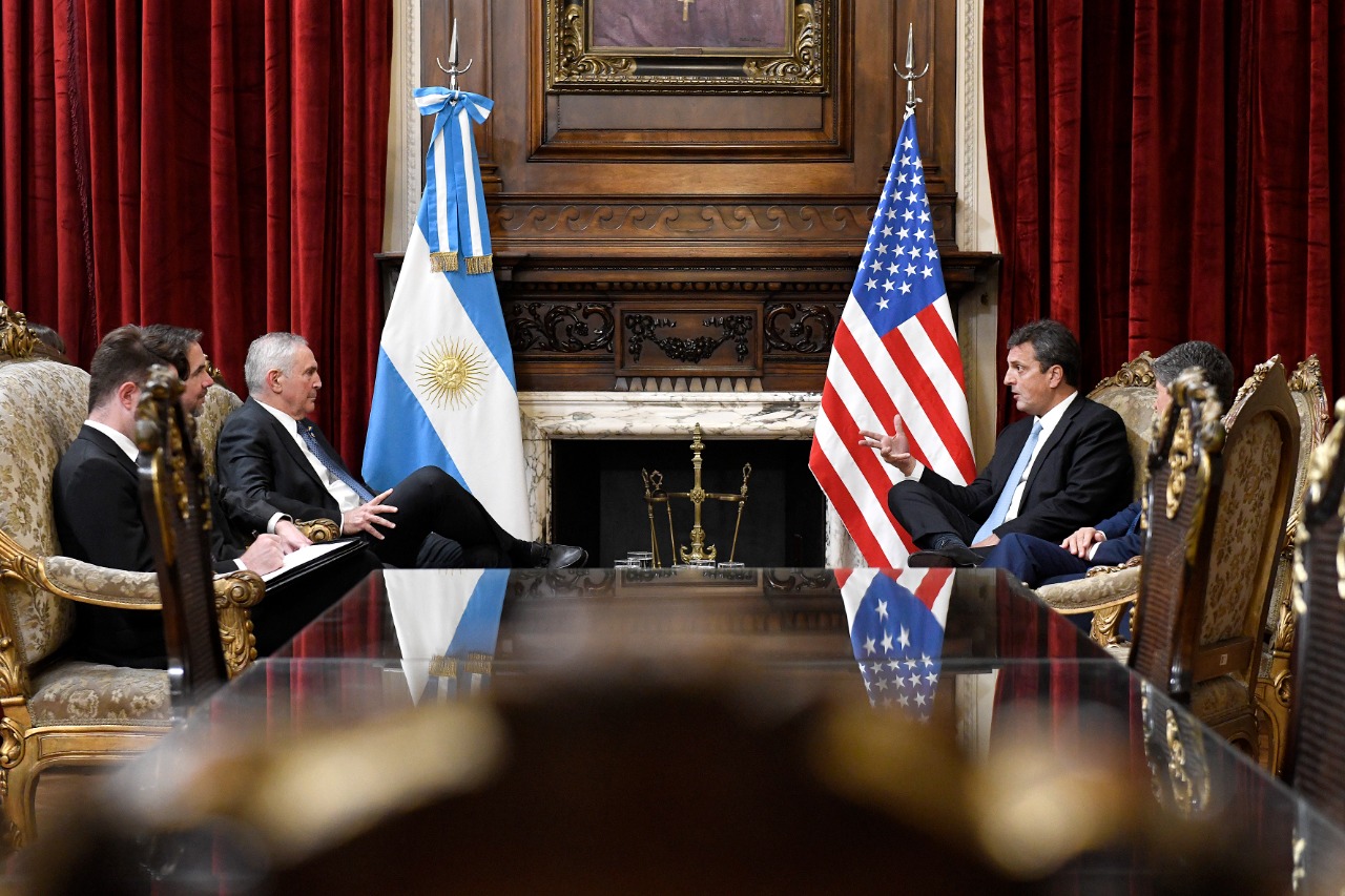 Massa recibió en el Congreso al embajador de los Estados Unidos, Marc Stanley