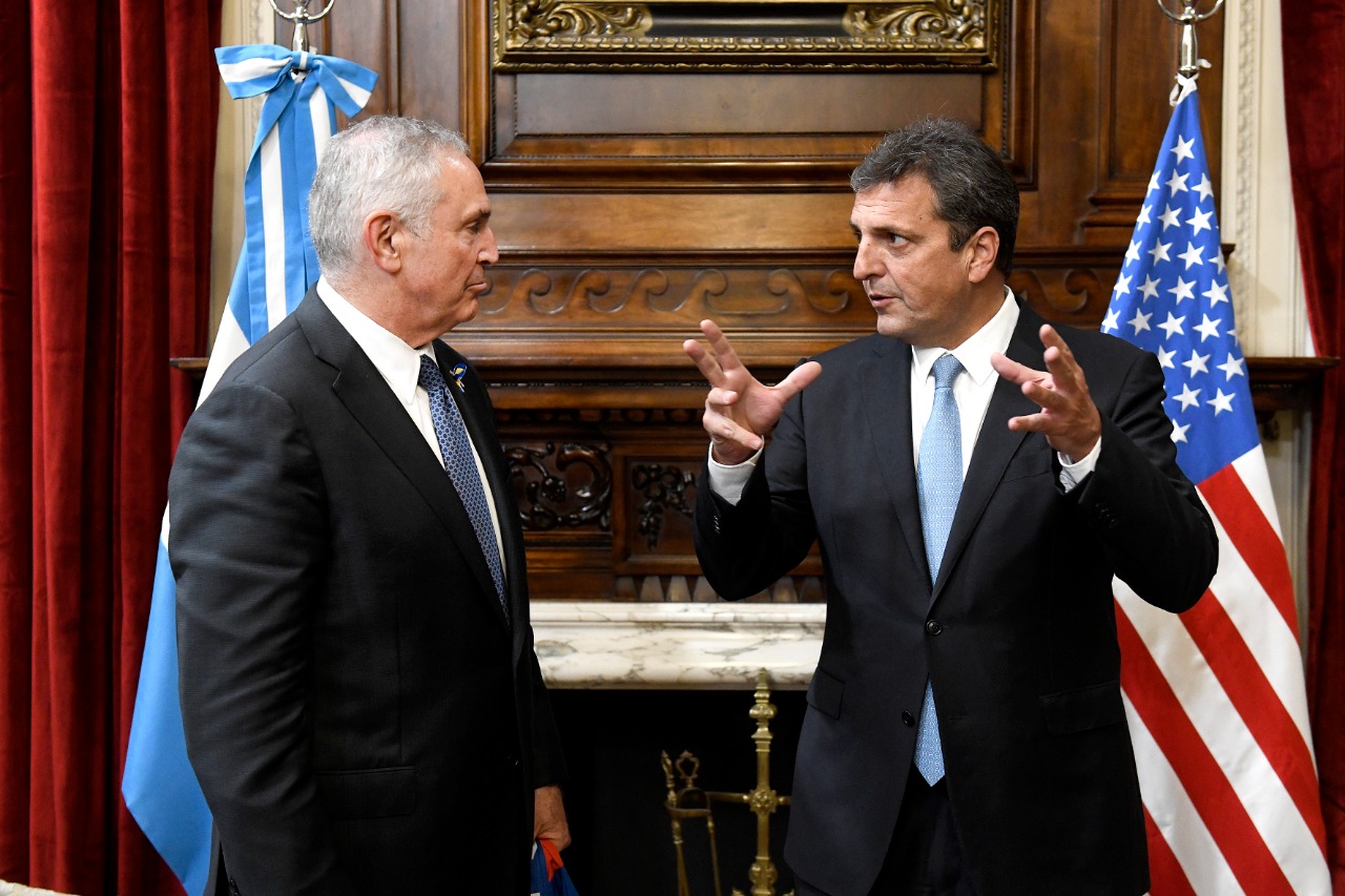 Massa recibió en el Congreso al embajador de los Estados Unidos, Marc Stanley