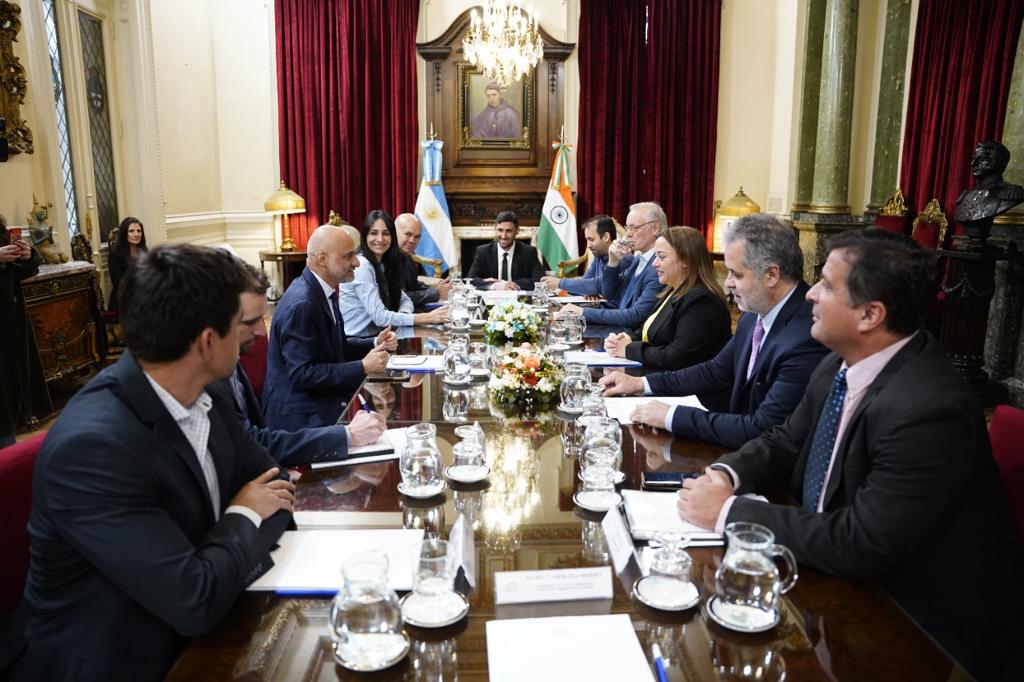 Cecilia Moreau recibió en el Congreso al embajador de India