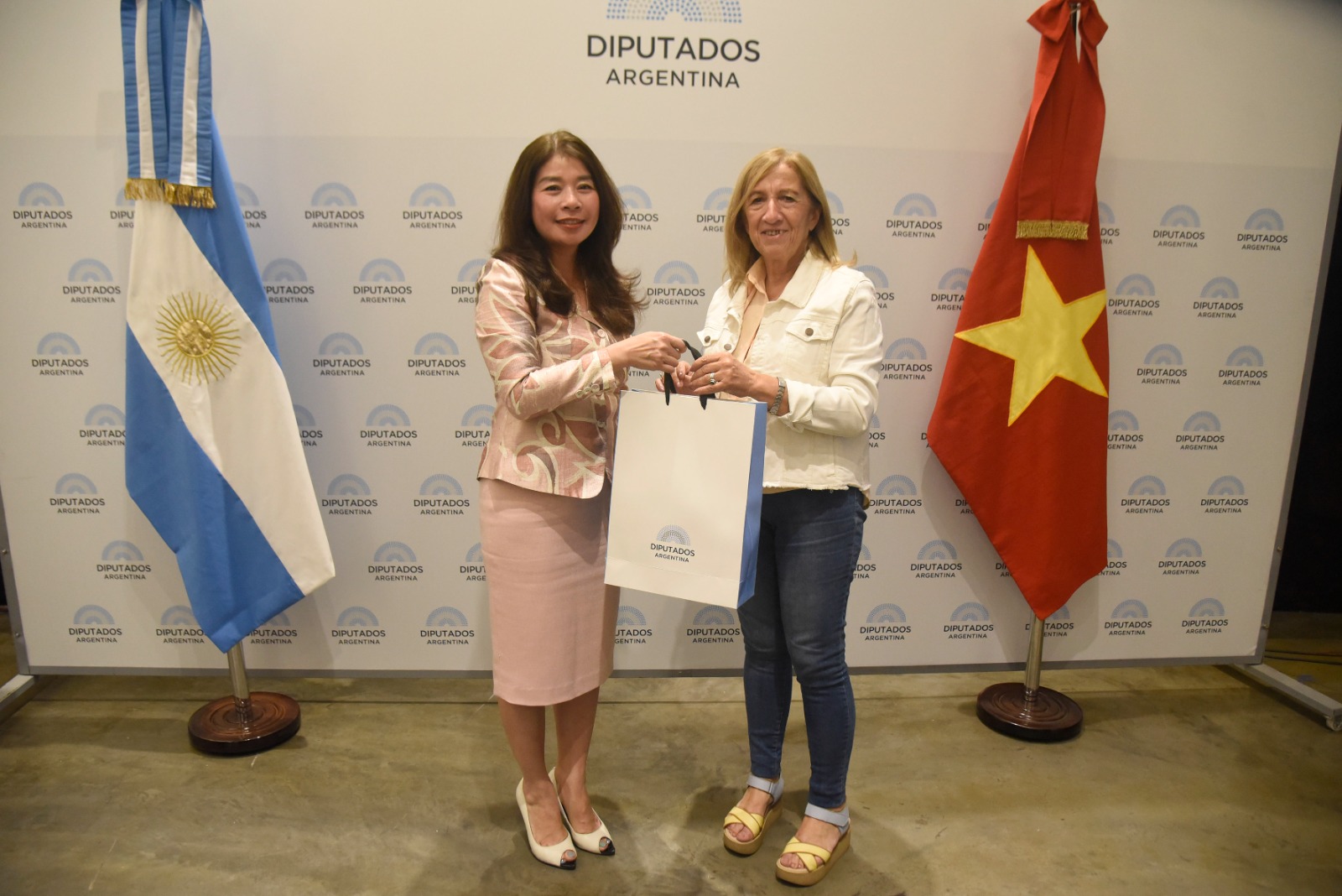 Delegación de Vietnam visitó la Cámara de Diputados