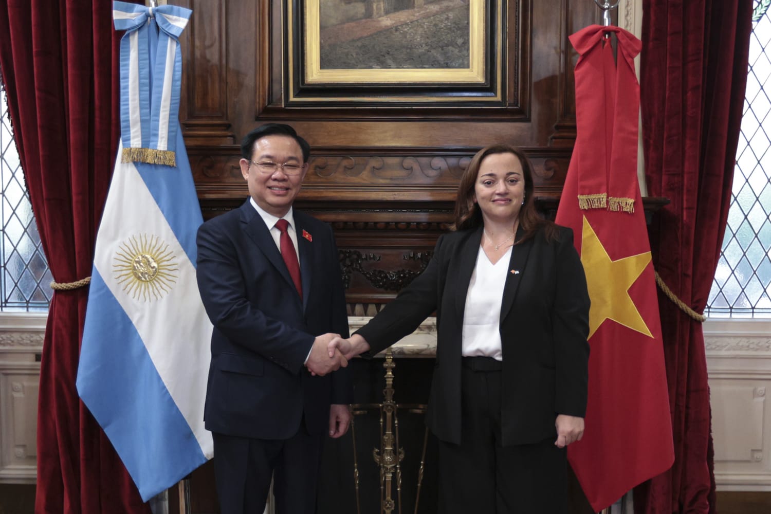 La presidenta de la Cámara de Diputados recibió a su par de la Asamblea Nacional de la República Socialista de Vietnam, Dinh Hue Vuong