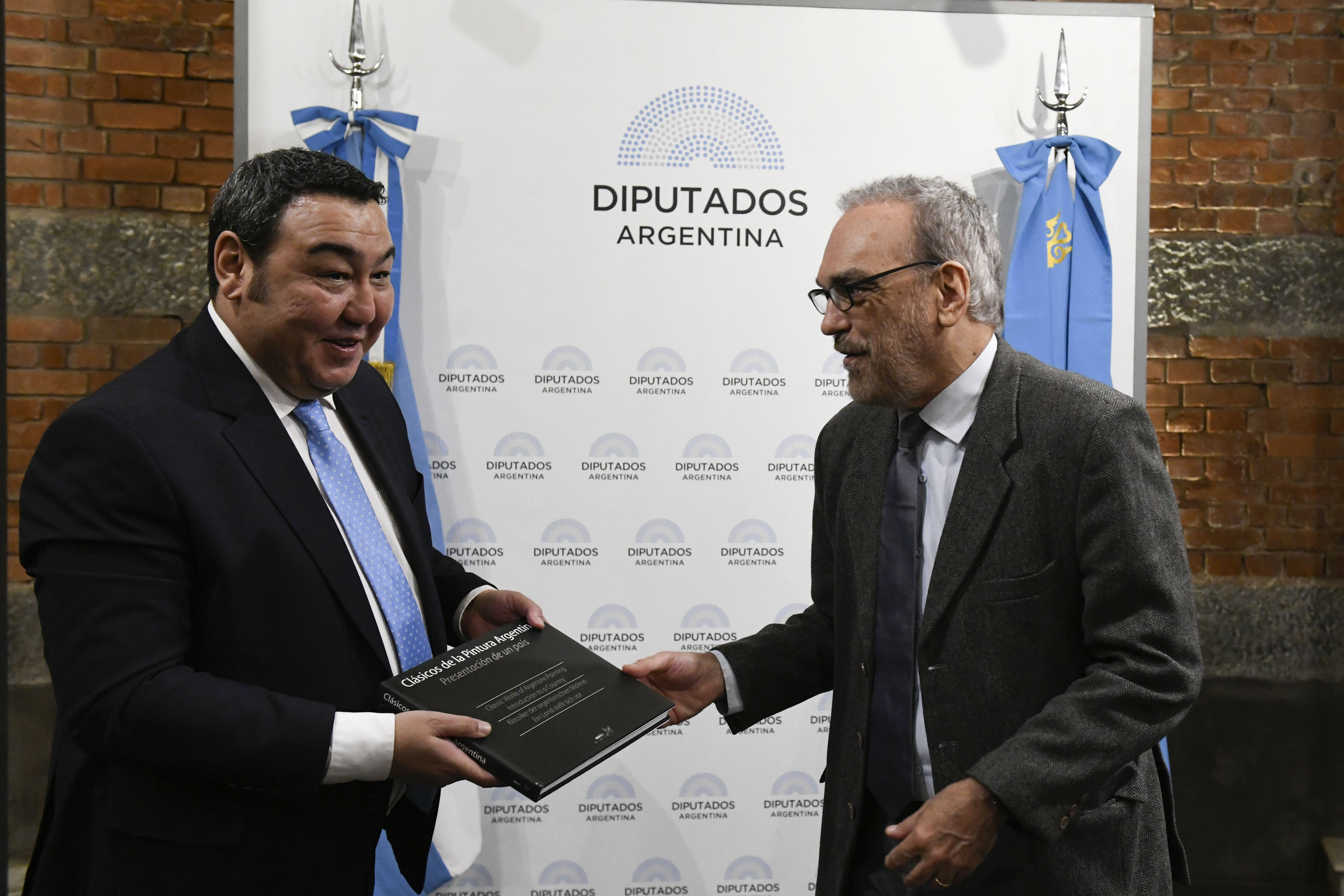 UNA COMITIVA DE DIPUTADOS RECIBIÓ AL EMBAJADOR DE KAZAJSTÁN