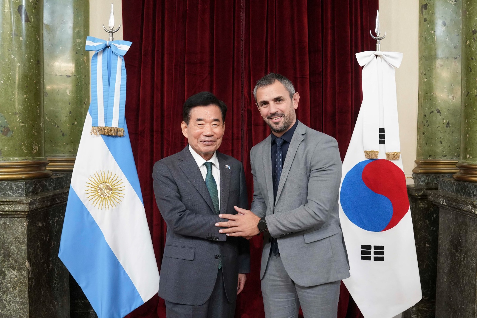 MARTIN MENEM RECIBIÓ POR PRIMERA VEZ AL PRESIDENTE DE LA ASAMBLEA NACIONAL DE COREA DEL SUR, KIM JIM PYO