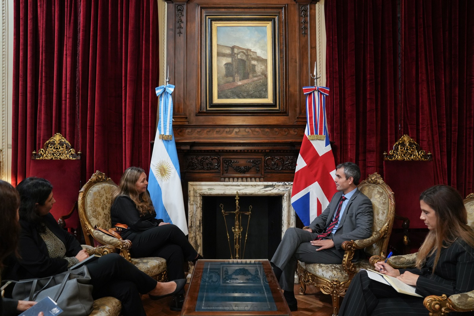 MARTIN MENEM RECIBIÓ A LA EMBAJADORA DEL REINO UNIDO EN DIPUTADOS