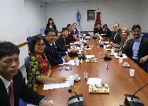 Visita de parlamentarios vietnamitas