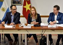 Una delegación de parlamentarios vietnamitas se reunió con sus pares argentinos